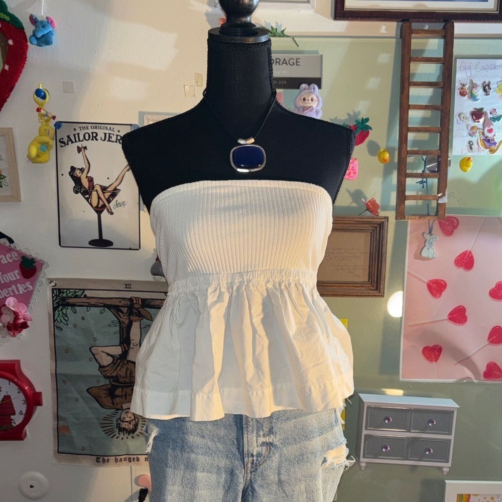 Elegant White Strapless Top
